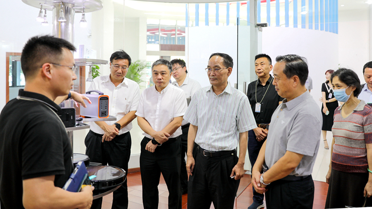 全國政協(xié)委員（廣東省委原常委、省紀委原書記）黃先耀一行考察炬神電子